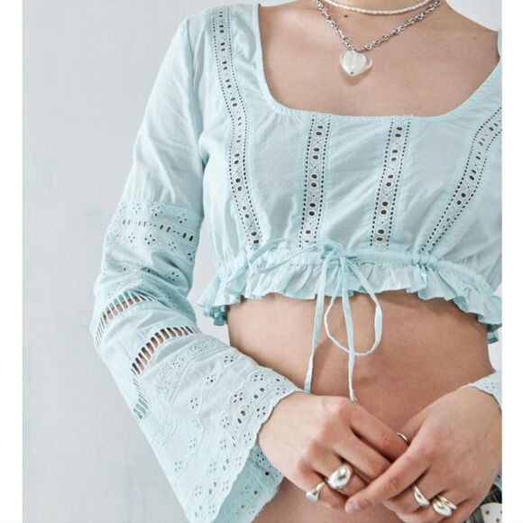 Kimchi blue eyelet baby blue Cropped Broderie Blouse size L. NWT - Picture 4 of 11